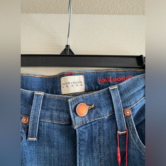 Alice + Olivia
Mid-Rise Skinny Leg Jeans w/ Tags - Picture 6 of 8